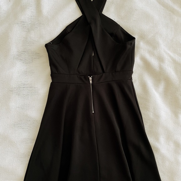 Criss-cross Cocktail LBD - Picture 11 of 12
